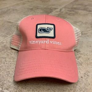 Vineyard vine hat.